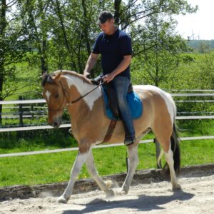 Alex en pleine séance d'équitation monté